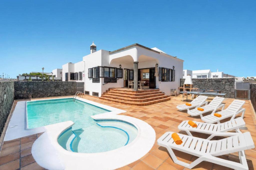 Villa Emerita by Villa Plus