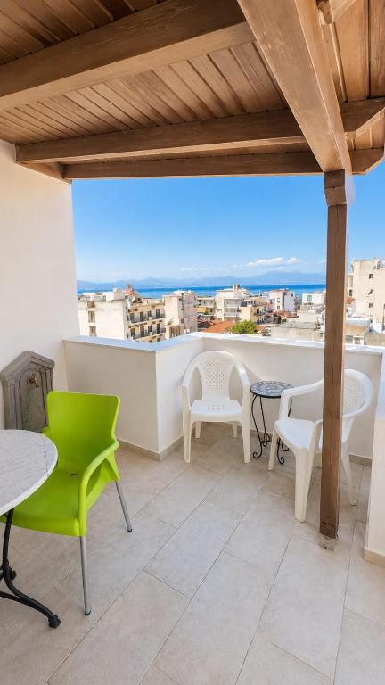 Thea Penthouse - 2BR, Sea View Terrace I Beach