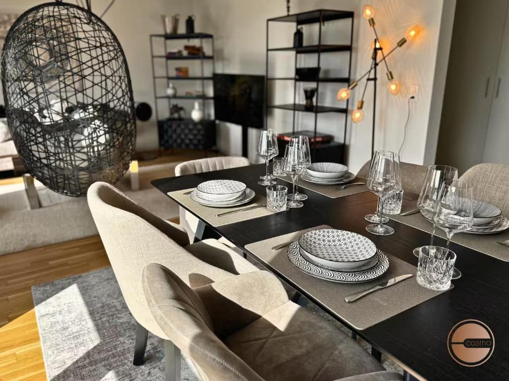 Urban Chic 3BR Serviced Apartment