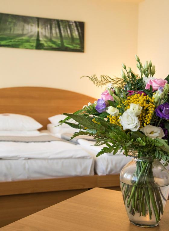Postel nebo postele na pokoji v ubytování astral'Inn Leipzig Hotel & Restaurant