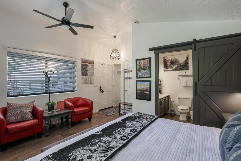 Red Rock Inn Cottages - 
