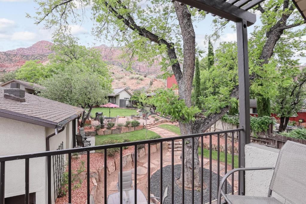Red Rock Inn Cottages - 