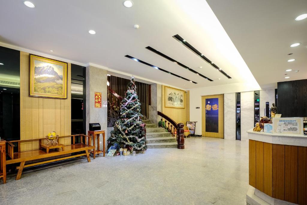 TV a/nebo společenská místnost v ubytování Country Garden Hotel
