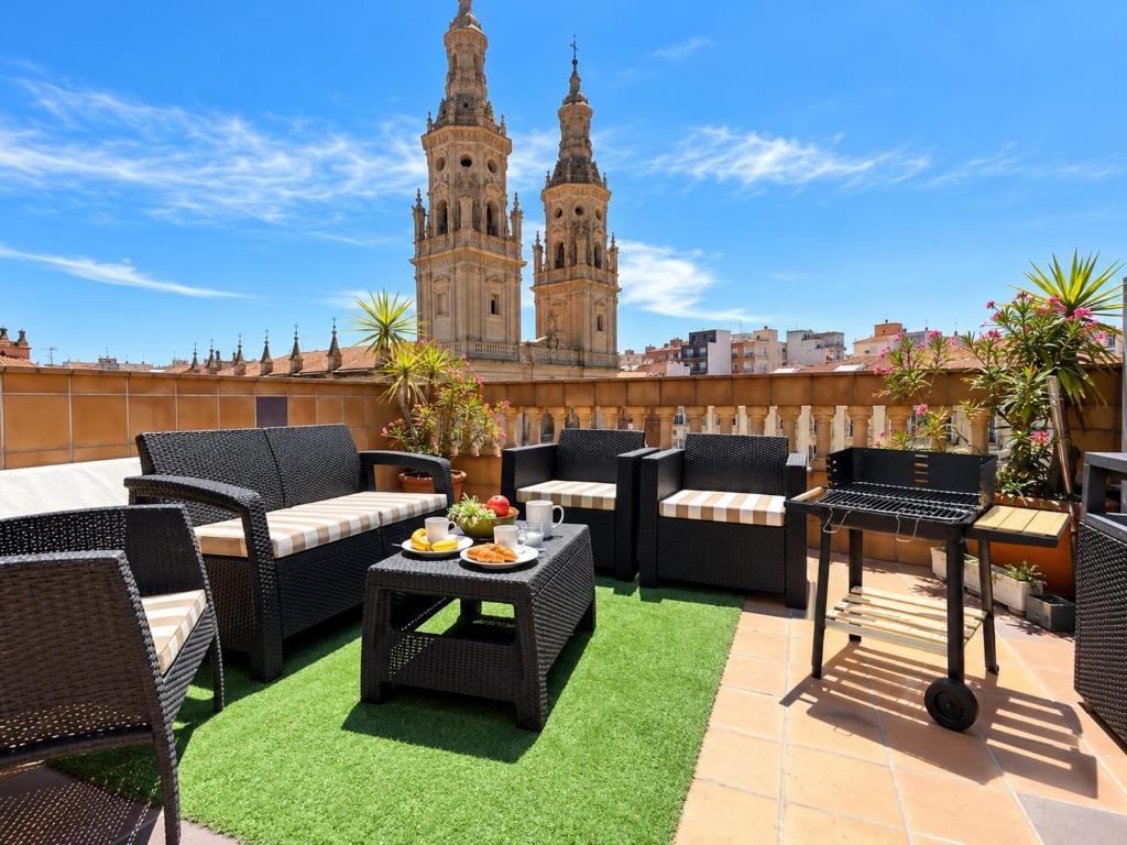ATICO Catedral Barbacoa y Aire sin ascensor By Apartamentos Logrono