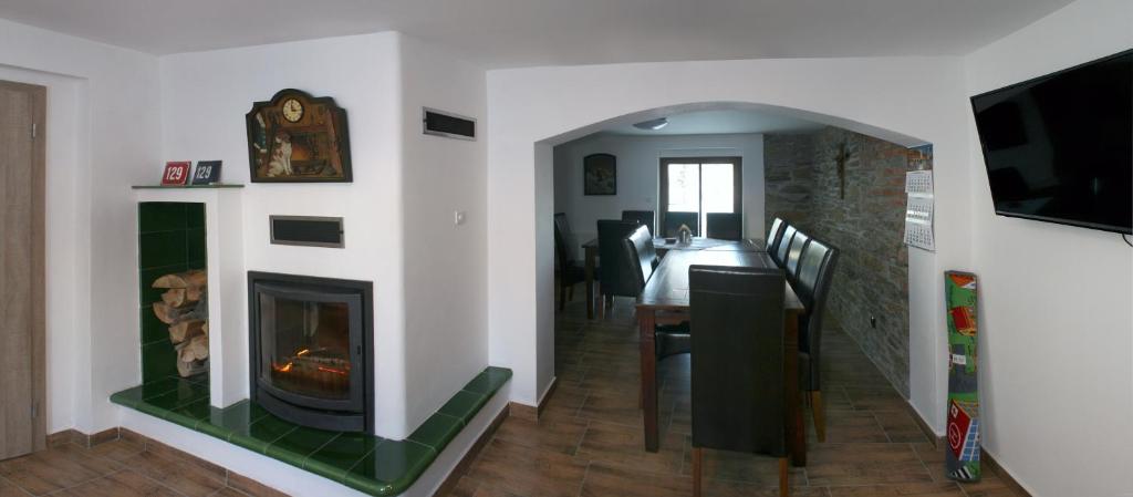 TV a/nebo společenská místnost v ubytování Apartments Stein