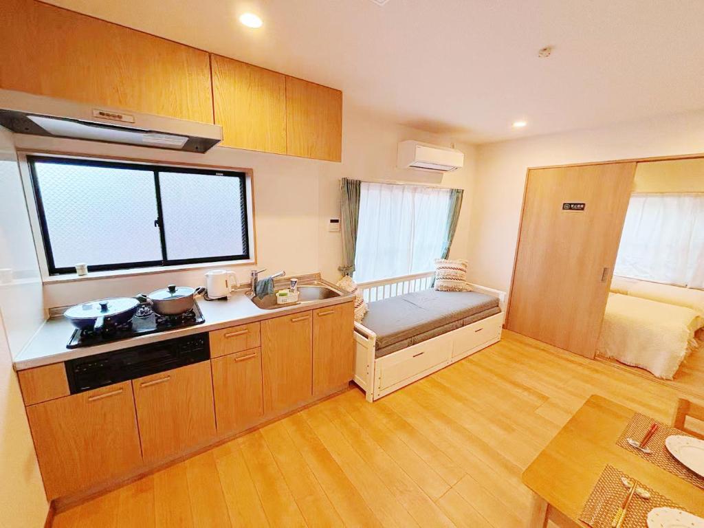 Koiwa 晴の家 302 , 6 minute walk from the subway, served by 2 lines , Convenient access to Akihabara, the airport, Asakusa, and Tokyo Skytree , up to 4 guests