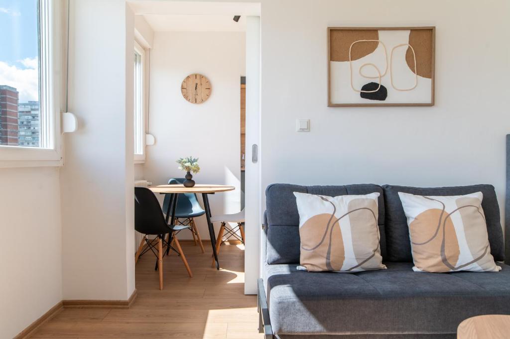 HighNoon Apartment - Fast Wi-Fi & Desk - Trnje, Zagreb