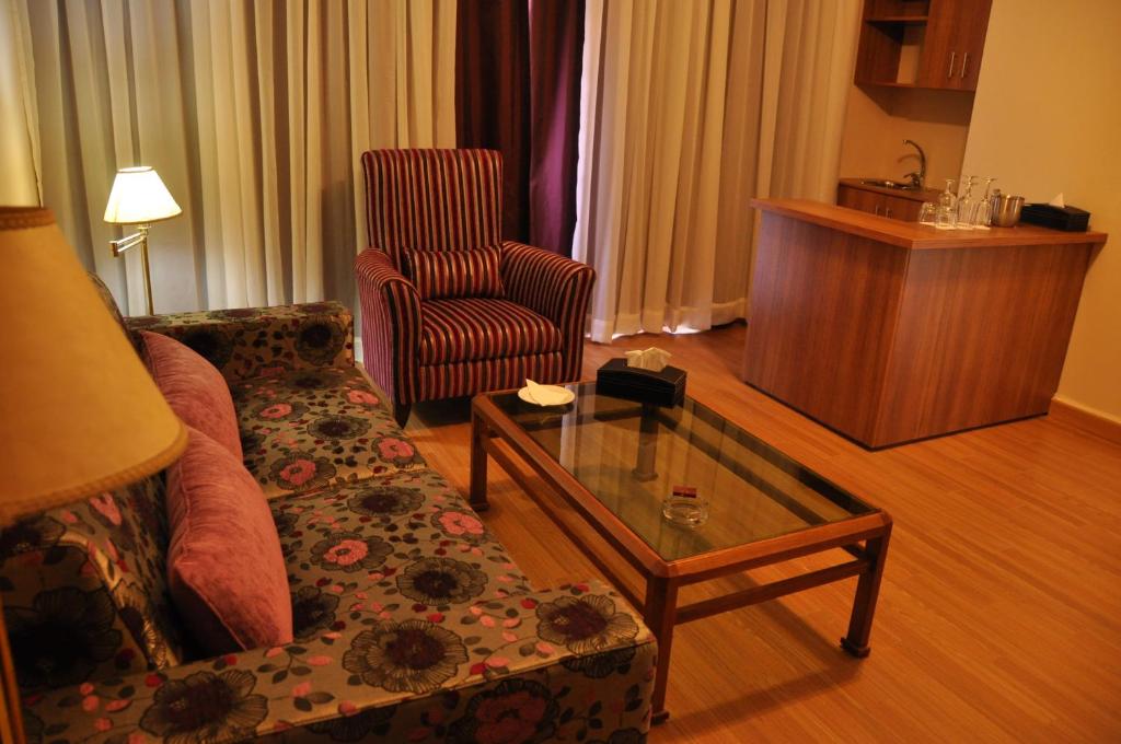 Posezení v ubytování Orient Prince Hotel
