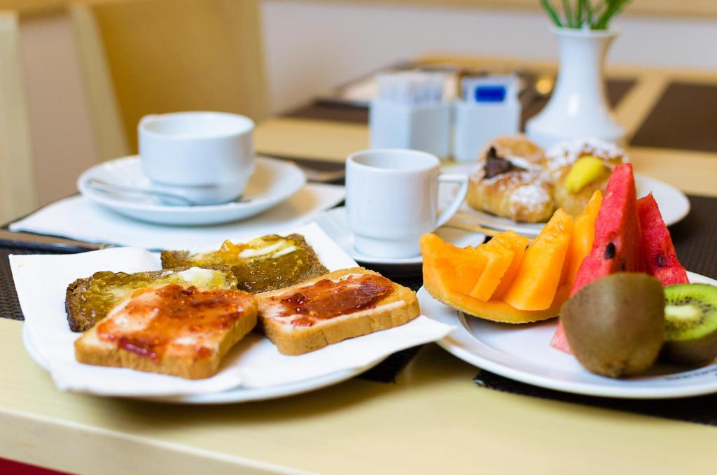 Comida en o cerca de este hotel