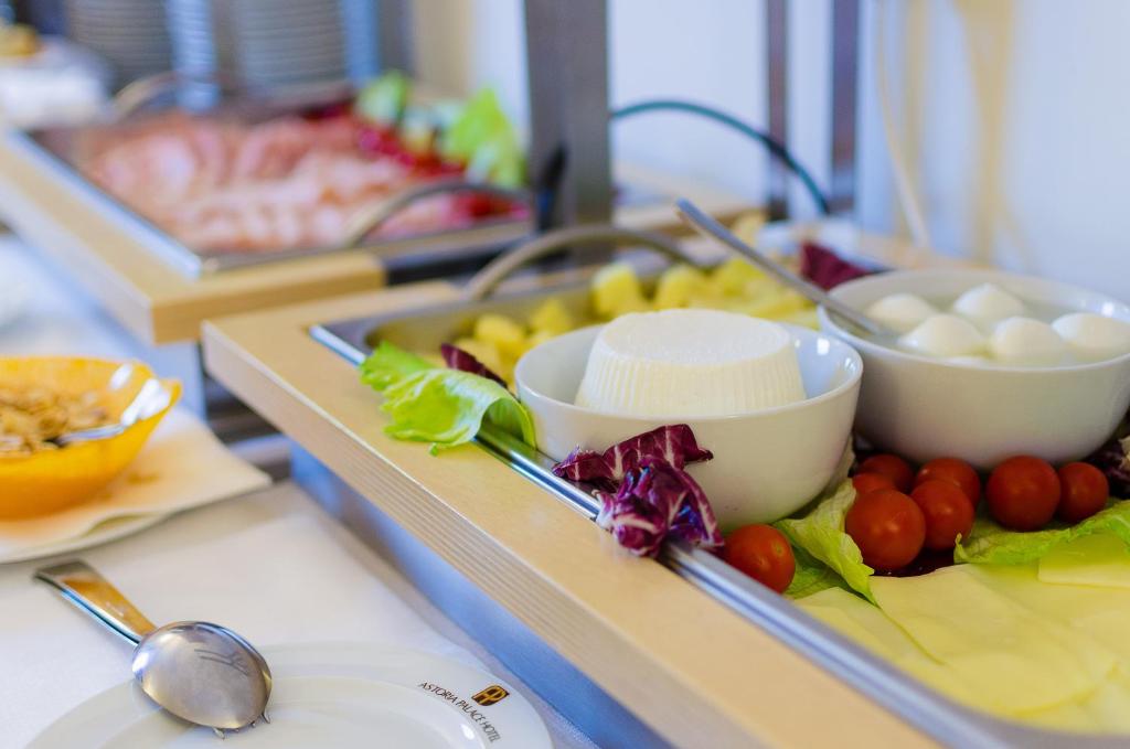 Comida en o cerca de este hotel