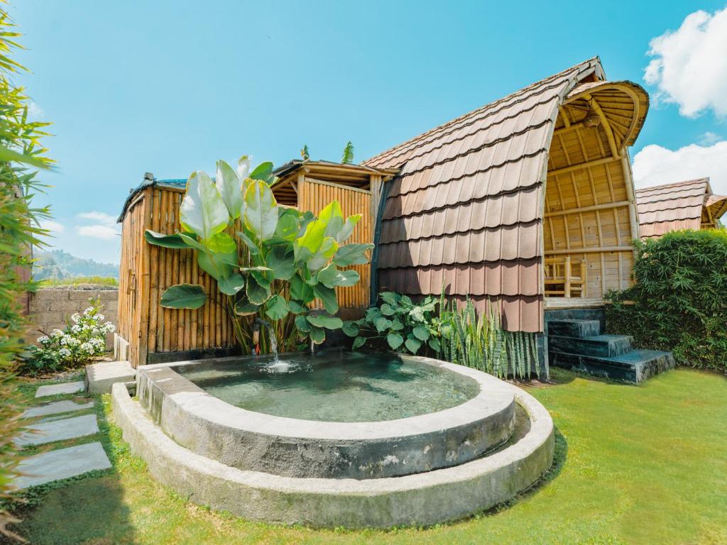 Tegal Bamboo Cottages & Private Hot Spring در بالی
