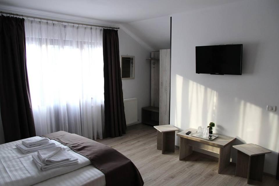 Postel nebo postele na pokoji v ubytování Pensiunea Argesu **