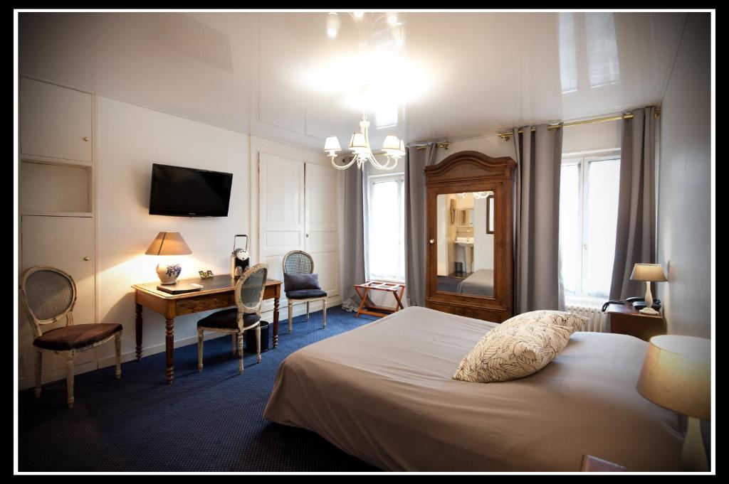 Postel nebo postele na pokoji v ubytování Hotel Le Prieuré et La Résidence