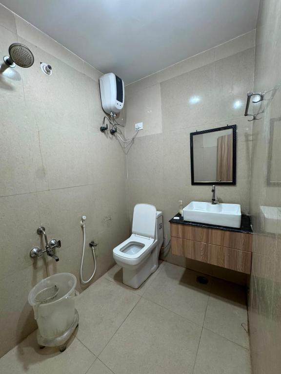Hotel Frolic Near Noida Metro Station 52 — 3