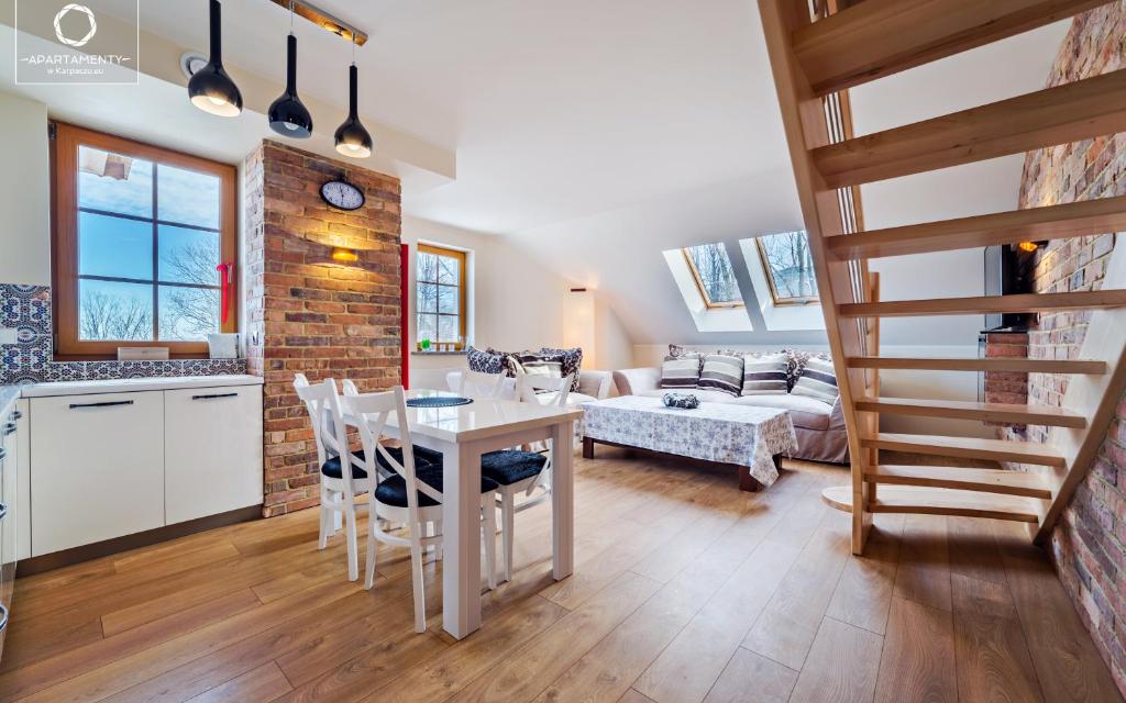 Kuchyňa alebo kuchynka v ubytovaní Wonder Home - Apartamenty w spokojnej okolicy, z widokiem na góry