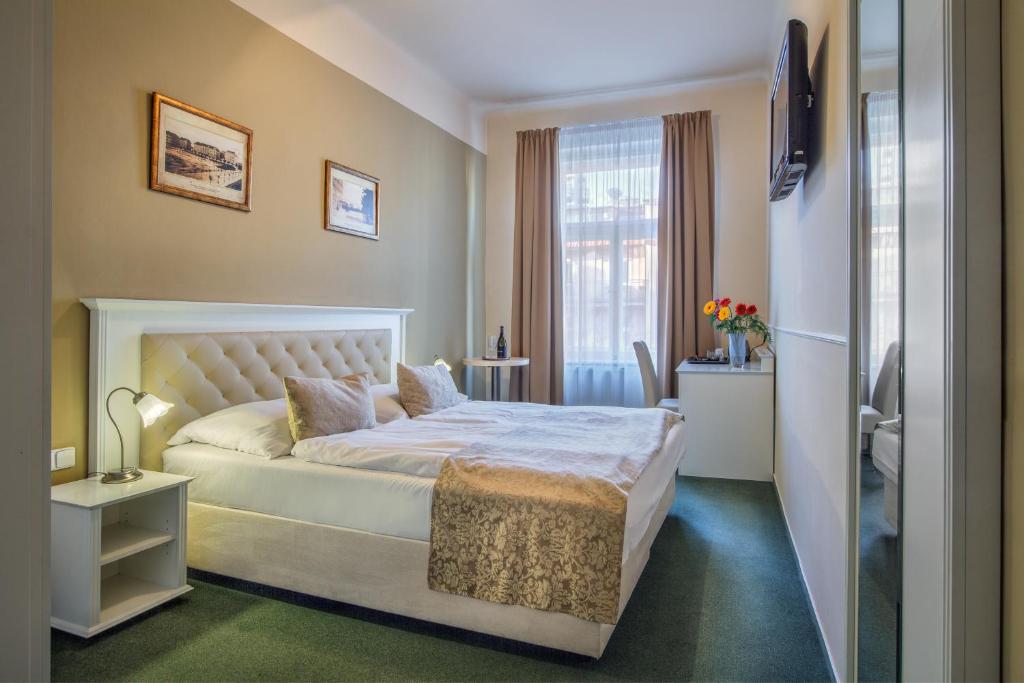 Postel nebo postele na pokoji v ubytování Hotel Taurus