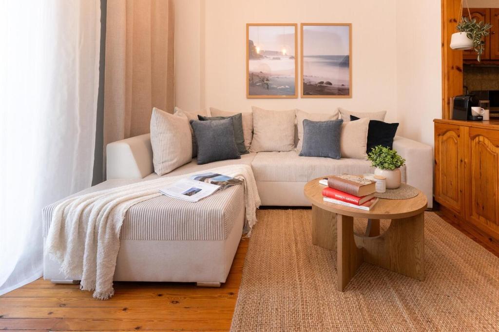 City Charm - Stylish 3BR