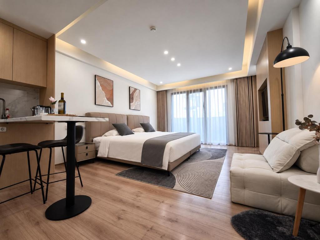 CCLUX Suites Piraeus - Spacious 40sqm rooms