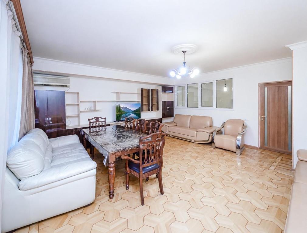 تصویر اتاق‌های X15 Great apartment in the very center - تصویر ۲