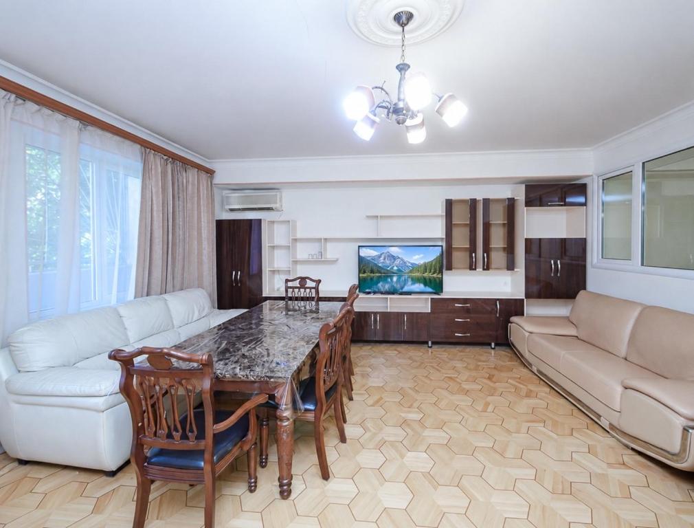امکانات X15 Great apartment in the very center - تصویر ۴