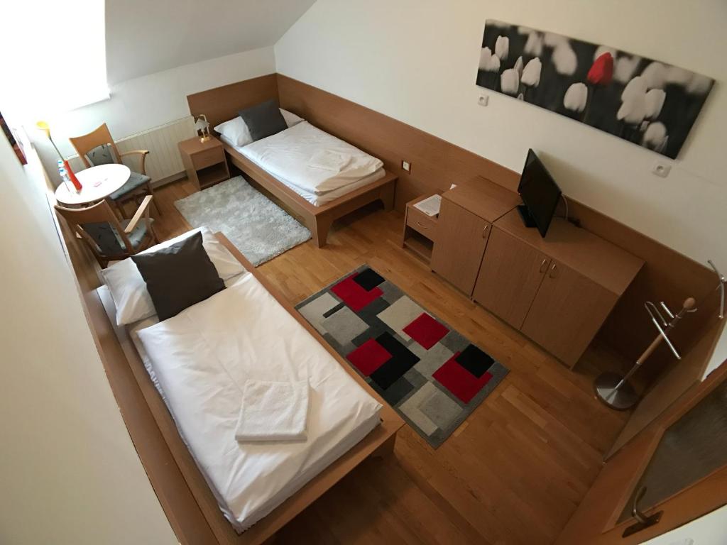 Postel nebo postele na pokoji v ubytování Hotel ROSE Břeclav