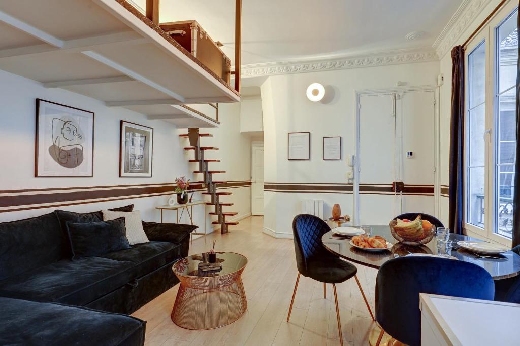 Luminous flat in Champs-Elysees