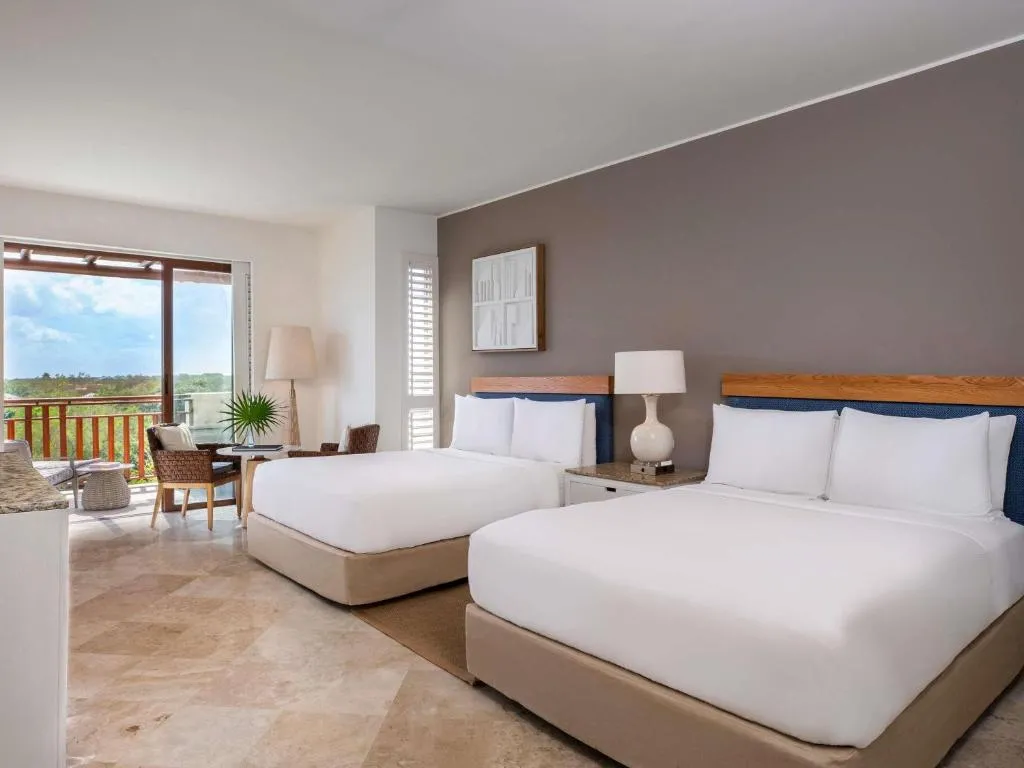 Fairmont Queen Room with Two Queen Beds and Soaking Tub - Garden View