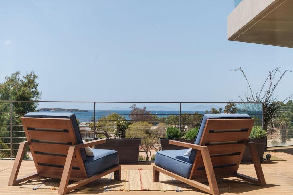 The Vouliagmeni Residence
