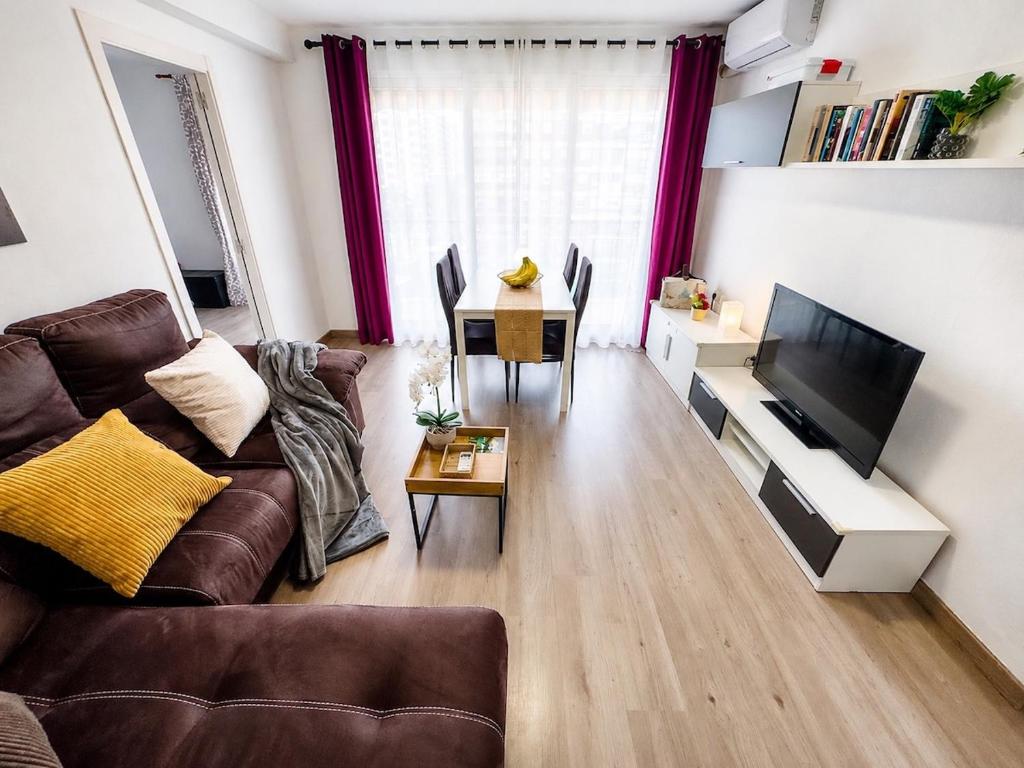 Spacious and comfortable with balcony in Valencia