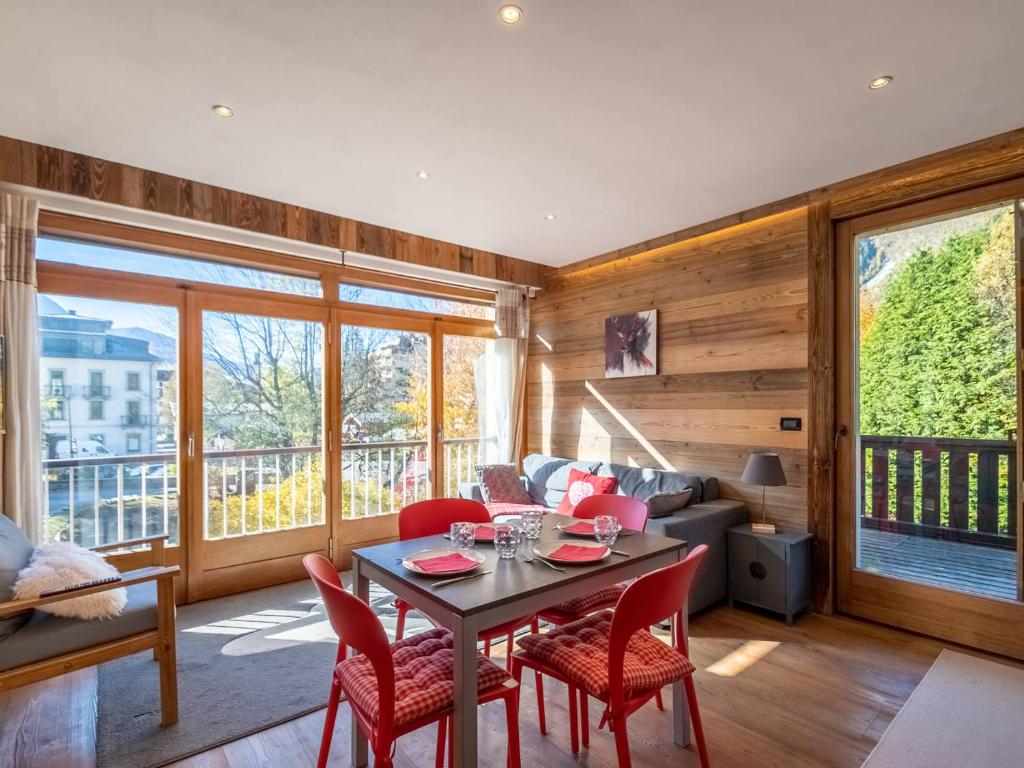 Appartement cosy avec terrasse au centre-ville, 4 pers, parking, WiFi - FR-1-343-222