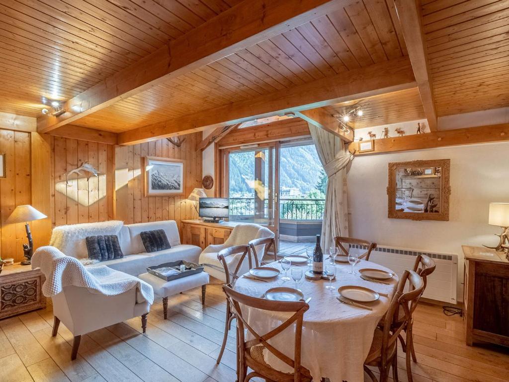 Bel appartement duplex pour 8, proche pistes à Chamonix avec wifi et parking