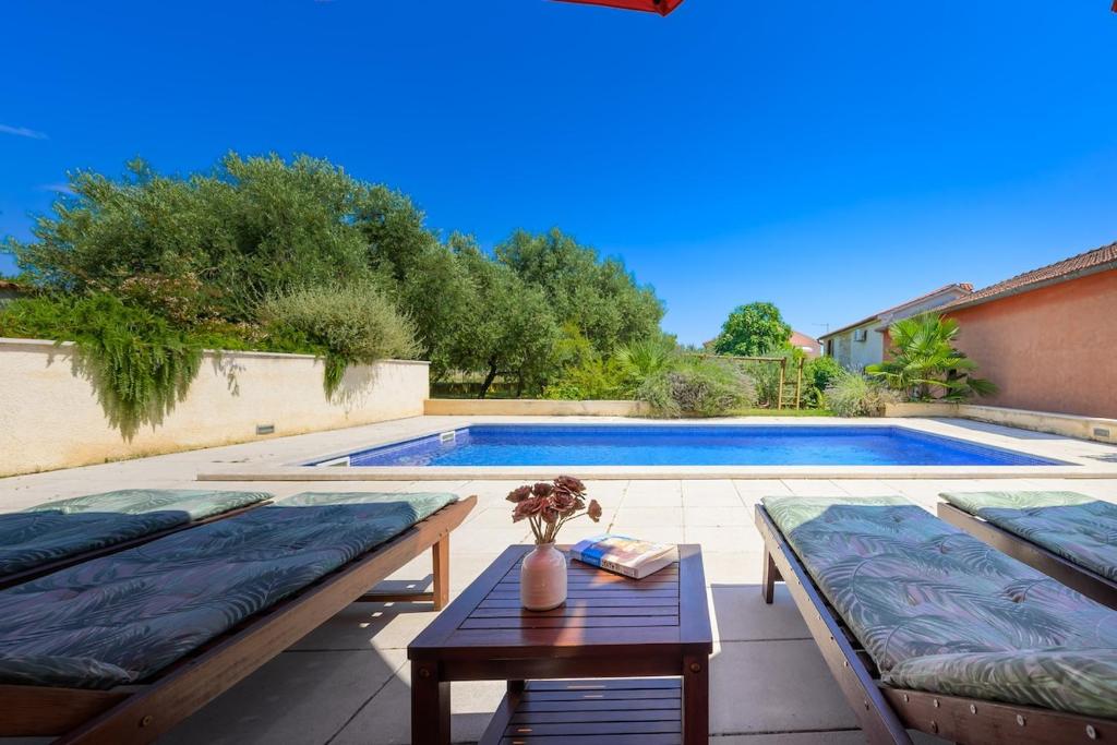 Eco friendly holiday home with pool in Pula