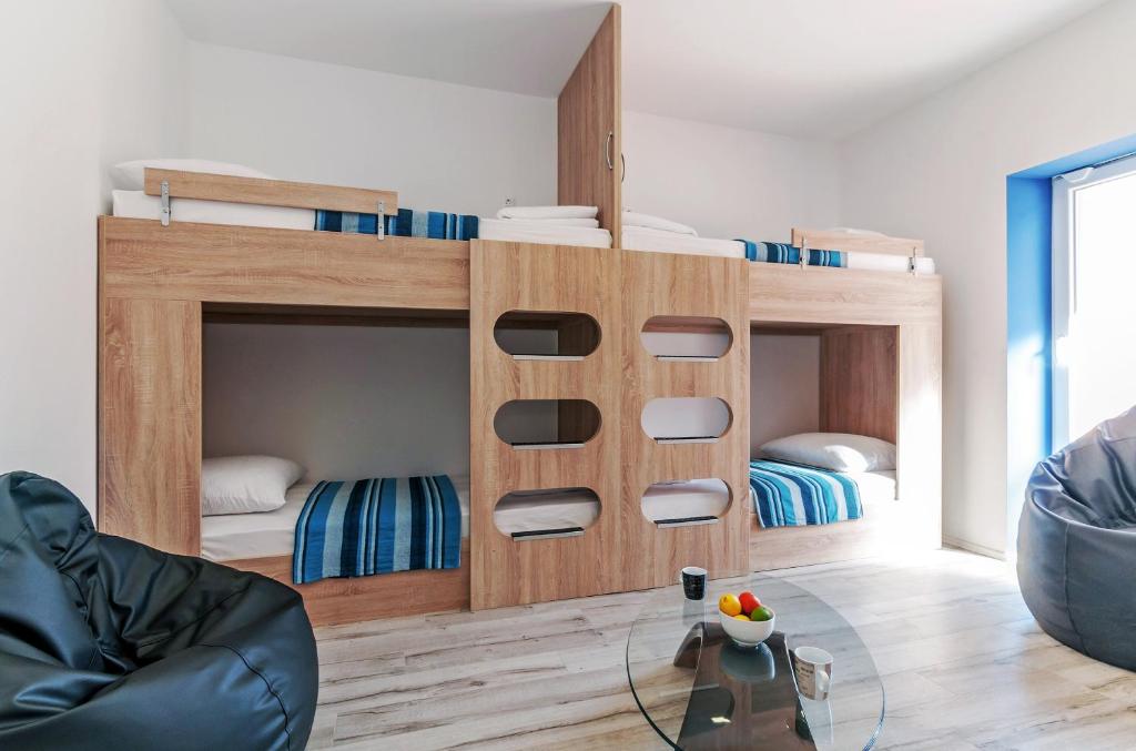 Sky Hostel房間的床