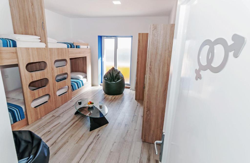 Sky Hostel房間的床