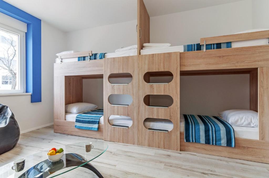 Sky Hostel房間的床
