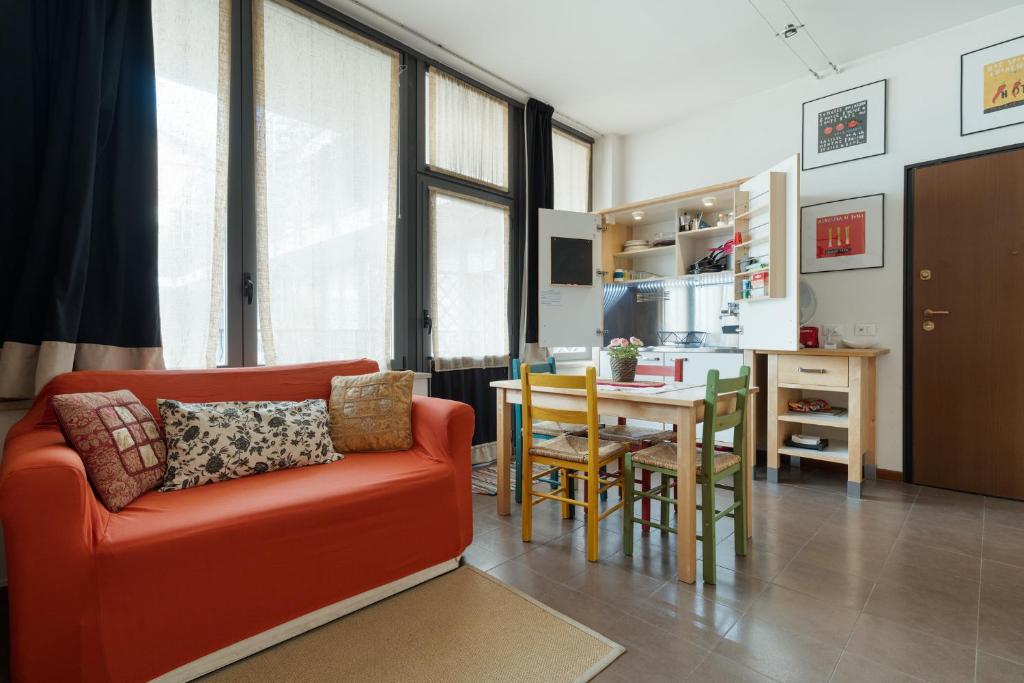 GuestHost - Cozy Apartment in Milan