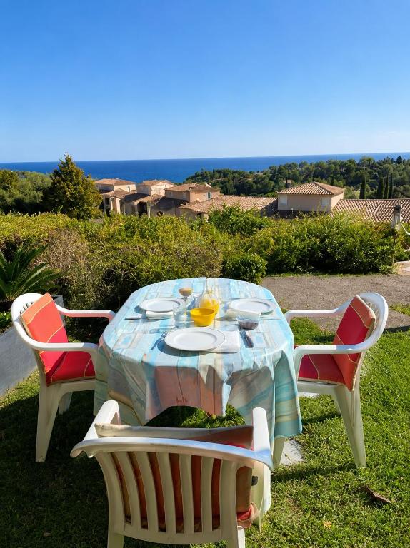 Studio rénové climatisé avec vue mer cap Esterel