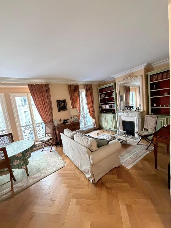 Authentic Parisian Apartement with 2 bedrooms
