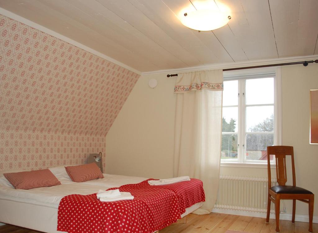 Postel nebo postele na pokoji v ubytování Allégården Kastlösa Hotell