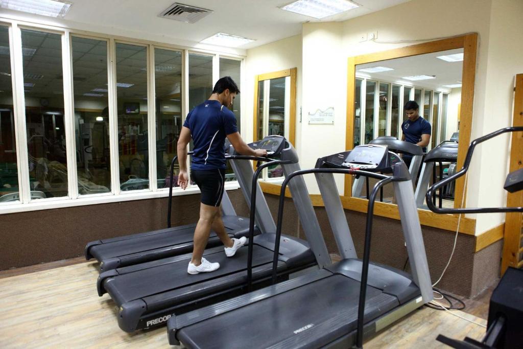 Fitness centrum a/nebo fitness zařízení v ubytování Caesar Premier Tiberias Hotel