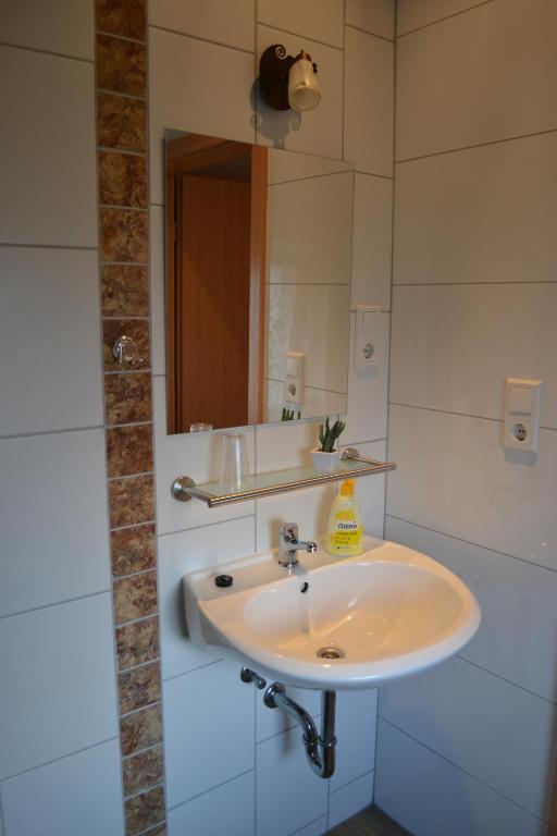 Gästehaus Radler Scheune - Single Room With Private Bathroom