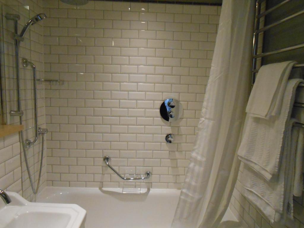 Pen and Parchment by Greene King Inns - Resim 17