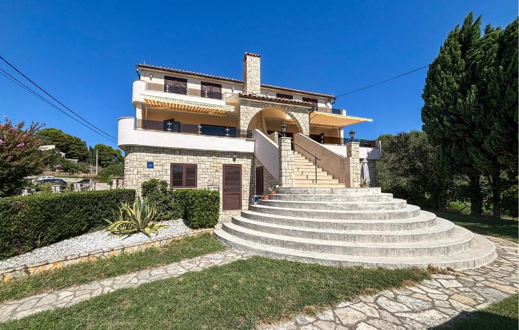 Gorgeous Apartment In Rab With Wifi