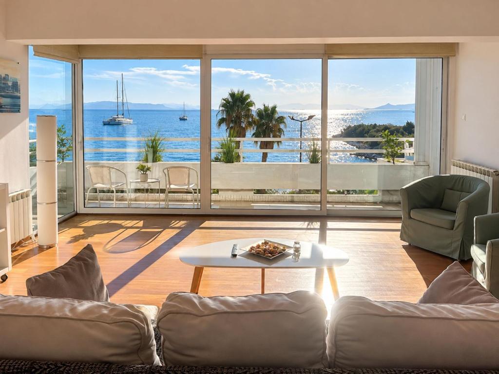 Amazing Beach Apt Panoramic View next to Marina Alimos - Housity