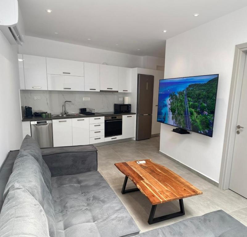 Modern Coastal Retreat in the Heart of Syros