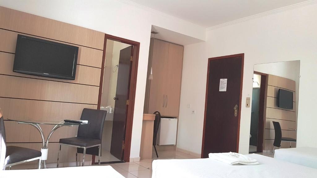  Ellus Hotel
