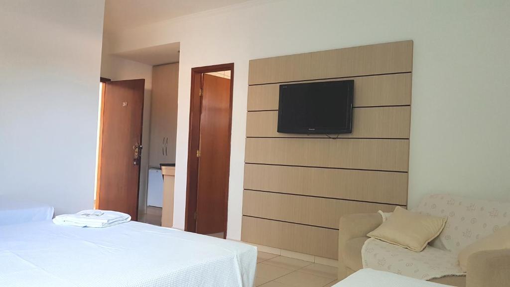  Ellus Hotel