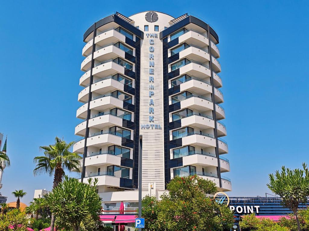 The Corner Park Hotel در آنتالیا