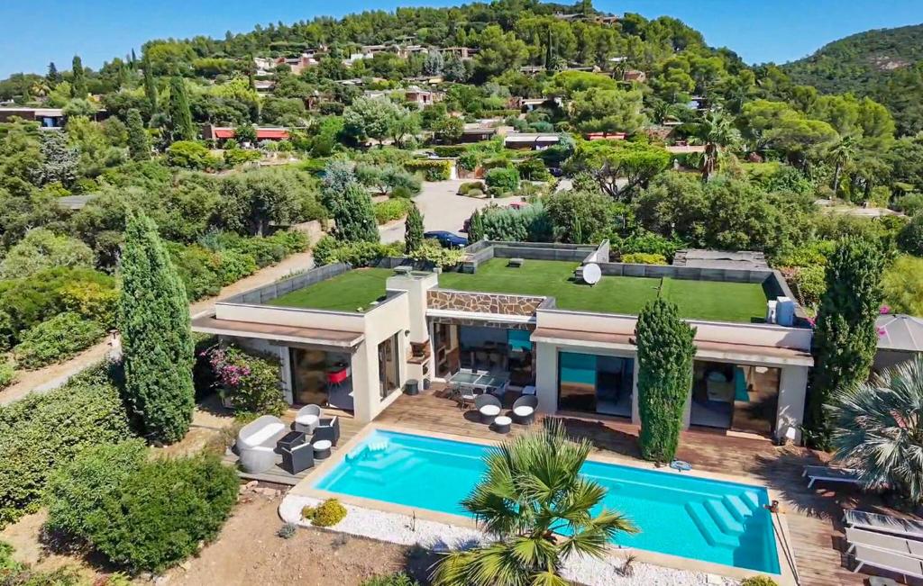 Nice Home In Saint Raphael With Private Swimming Pool, Can Be Inside Or Outside