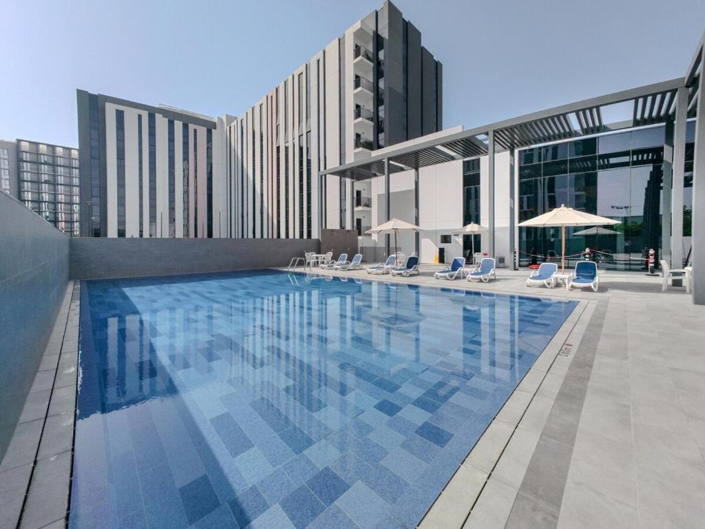 فضای داخلی Luxury Apartment in Al Jada Wooden Theme by BlueCloud holidays در شارجه - تصویر ۳